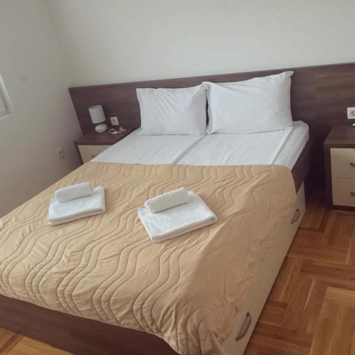 New Apartment Located In The Heart Of Niksic. Exteriör bild